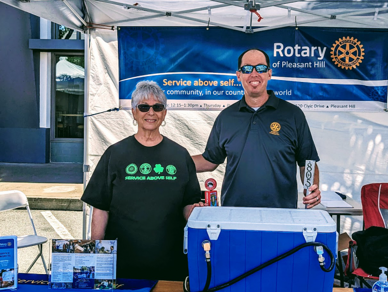 Pleasant Hill Rotarians pouring beer at the 2023 PH Art Wine and Music Festival